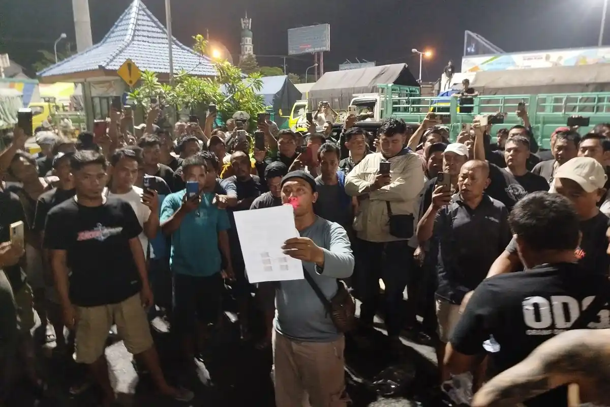 Pelabuhan Ketapang Lumpuh